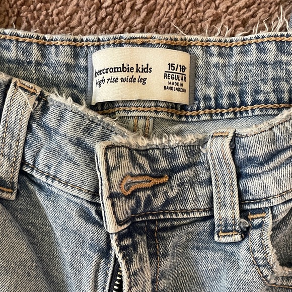 Abercrombie Kids High Rise Wide Leg Light Blue Jeans - Picture 2 of 6
